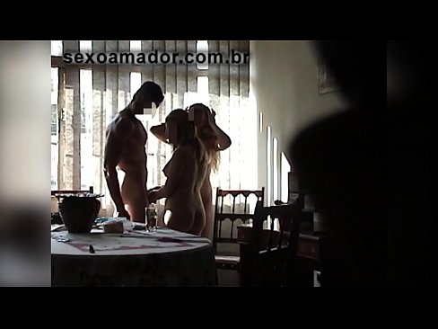 ❤️ Seksualni prijatelji pozivaju džinovskog muškarca i trojku s njim ❌ Analni video kod nas ️❤