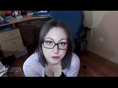 ❤️ Seksi djevojka s naočalama duboko siše dildo na kameri ❌ Analni video kod nas ️❤