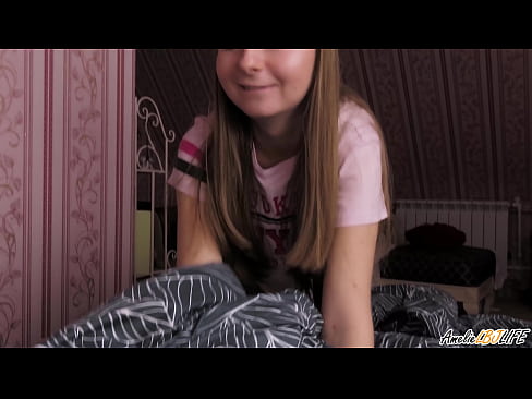 ❤️ Blondie duboko siše svoju drugu prijateljicu i dobiva spermu u usta ❌ Analni video kod nas ️❤